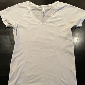 White lululemon run swiftly v neck top size 10